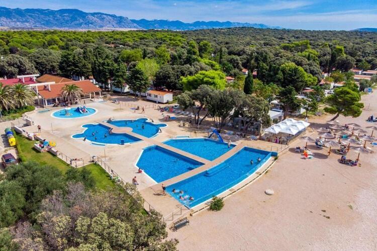 Mobile Home Mediteran Superior By The Pool In Caravan Park Strasko, Новаля Екстер'єр фото