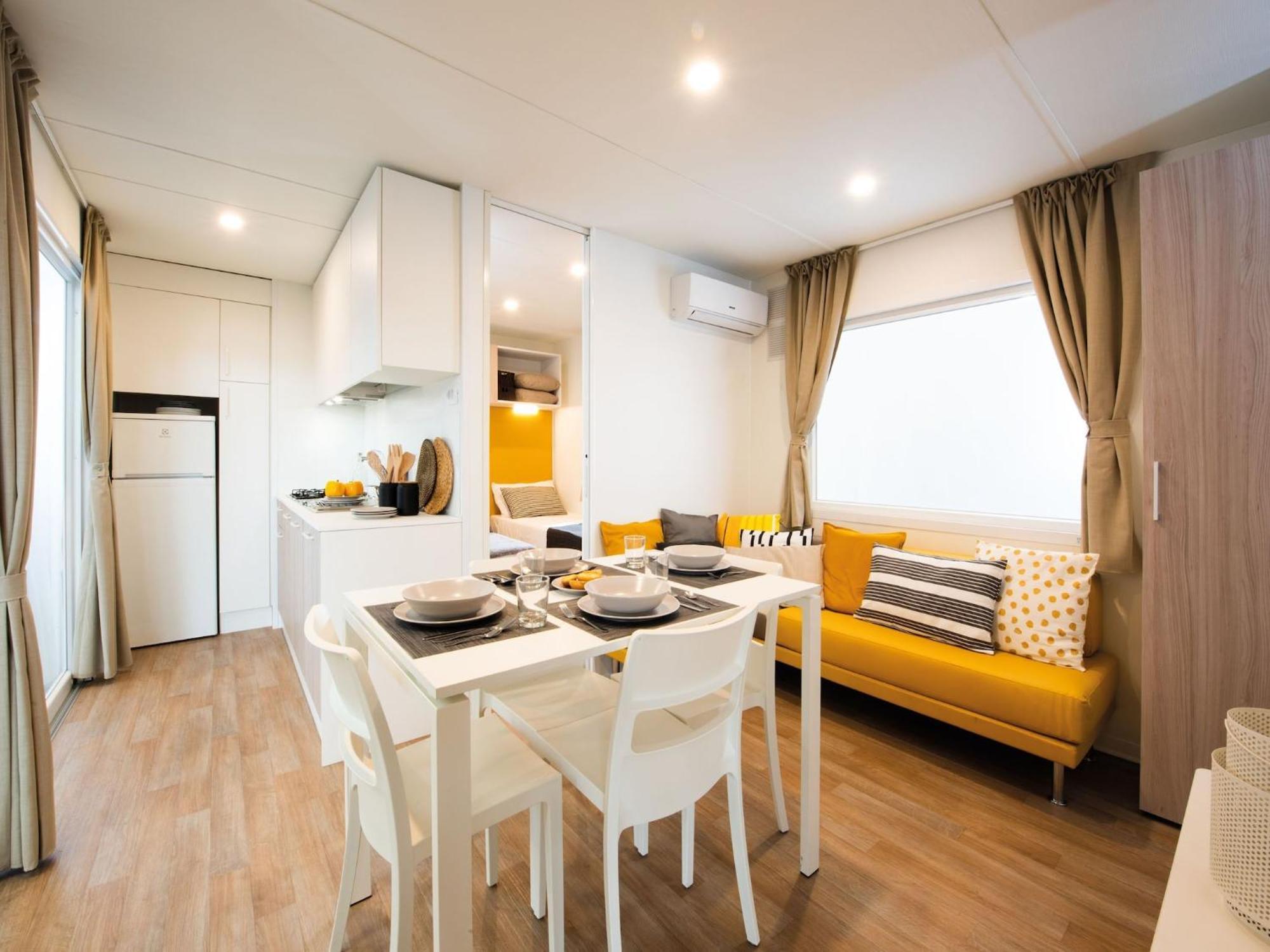 Mobile Home Mediteran Superior By The Pool In Caravan Park Strasko, Новаля Екстер'єр фото