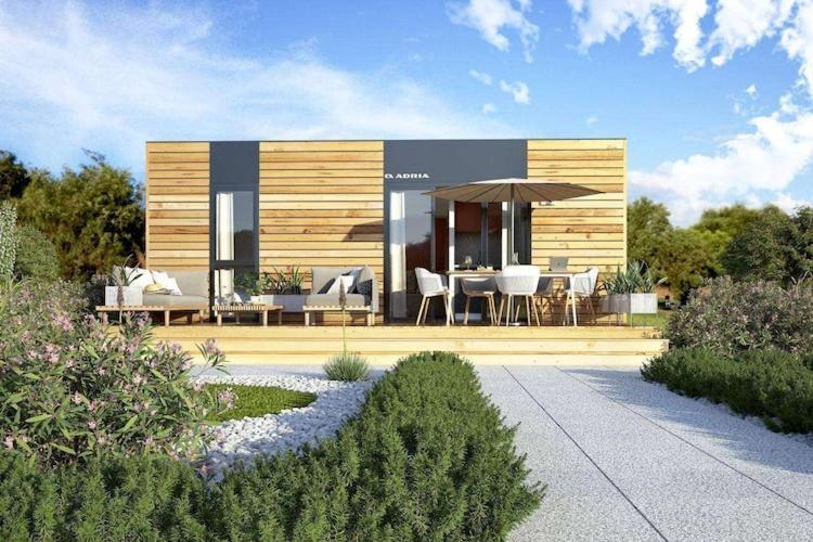 Mobile Home Mediteran Superior By The Pool In Caravan Park Strasko, Новаля Екстер'єр фото