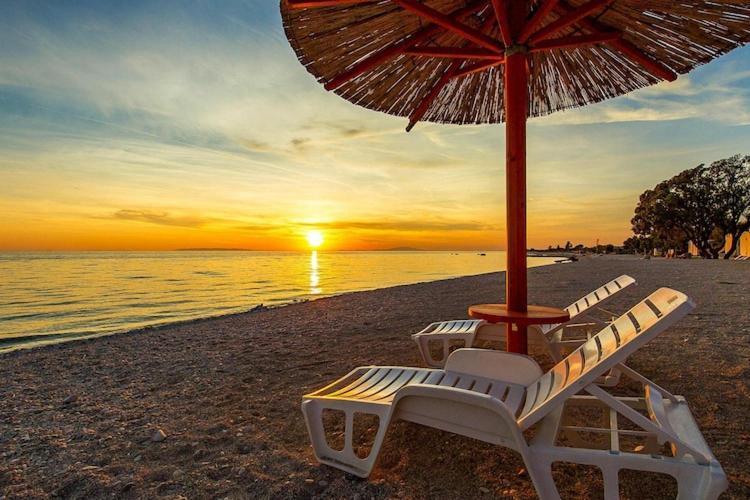 Mobile Home Mediteran Superior By The Pool In Caravan Park Strasko, Новаля Екстер'єр фото