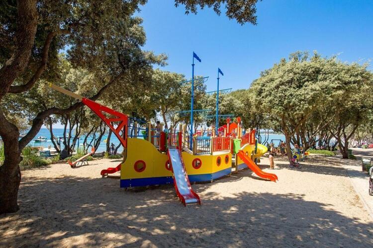 Mobile Home Mediteran Superior By The Pool In Caravan Park Strasko, Новаля Екстер'єр фото