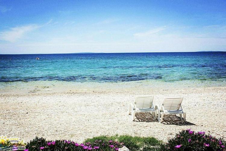Mobile Home Mediteran Superior By The Pool In Caravan Park Strasko, Новаля Екстер'єр фото