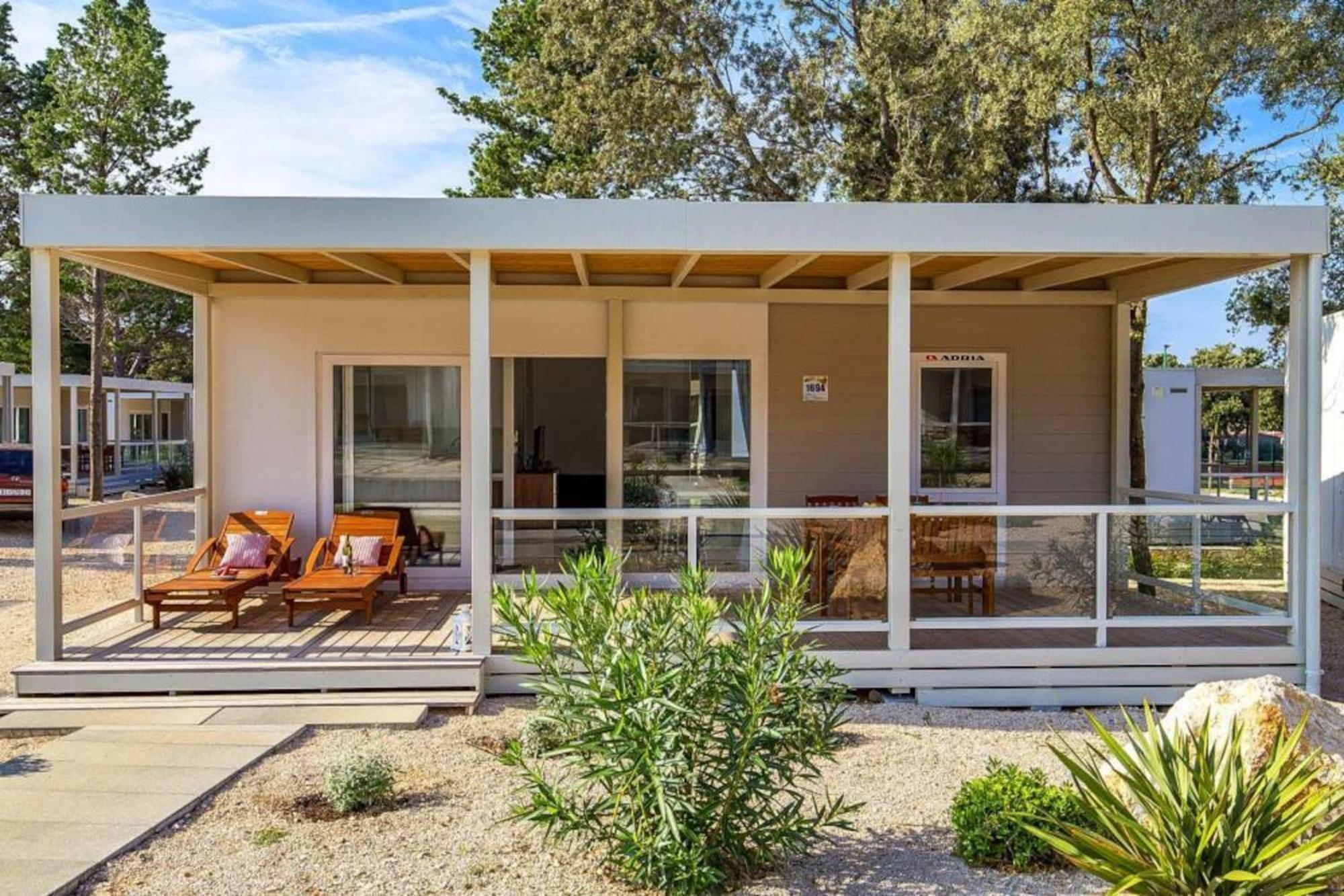 Mobile Home Mediteran Superior By The Pool In Caravan Park Strasko, Новаля Екстер'єр фото