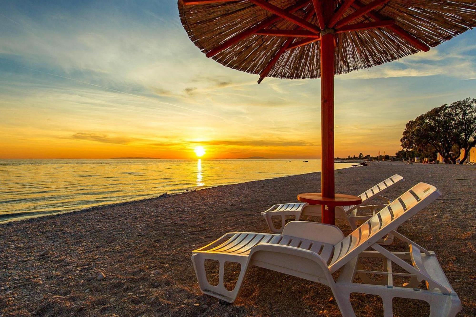 Mobile Home Mediteran Superior By The Pool In Caravan Park Strasko, Новаля Екстер'єр фото